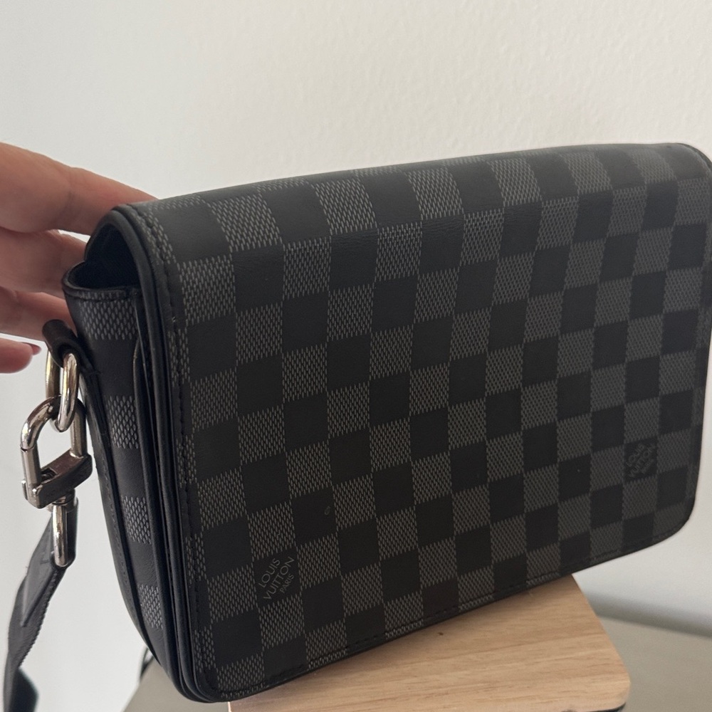 Authentic Louis Vuitton crossbody